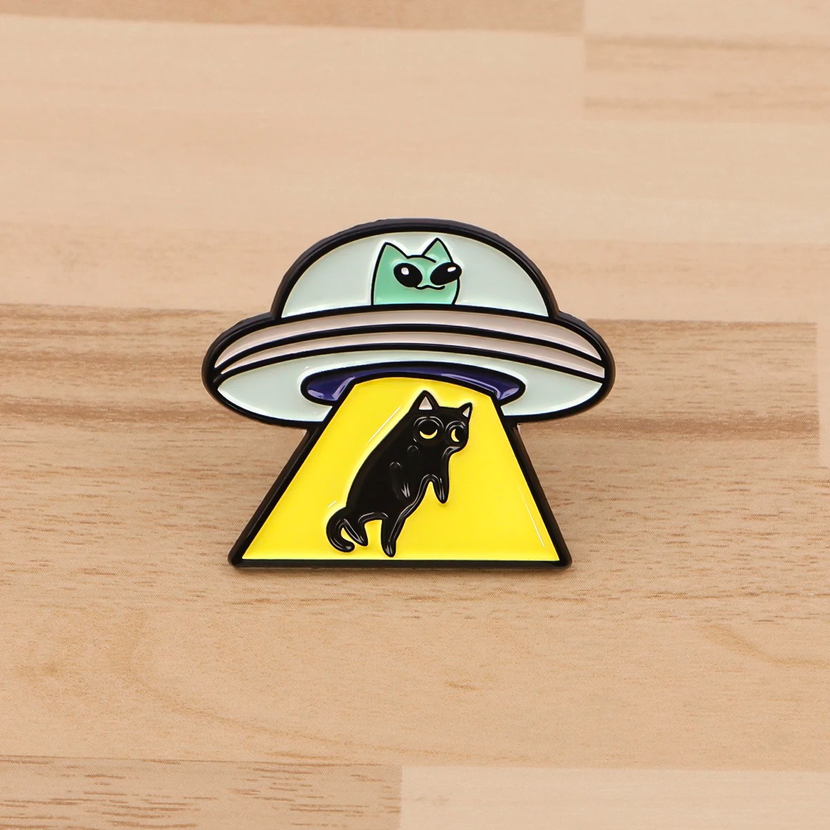 UFO Alien Enamel Pin Black Cat - Model Kit Ufo recension och pris