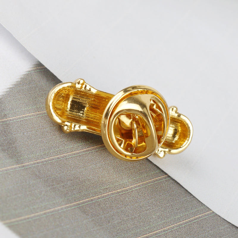 Classic Badge Brooch Pin Barbe - Model Kit Clipper recension och pris